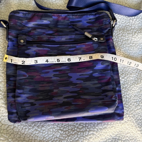 Baggalini Crossbody Bag - Picture 3 of 7